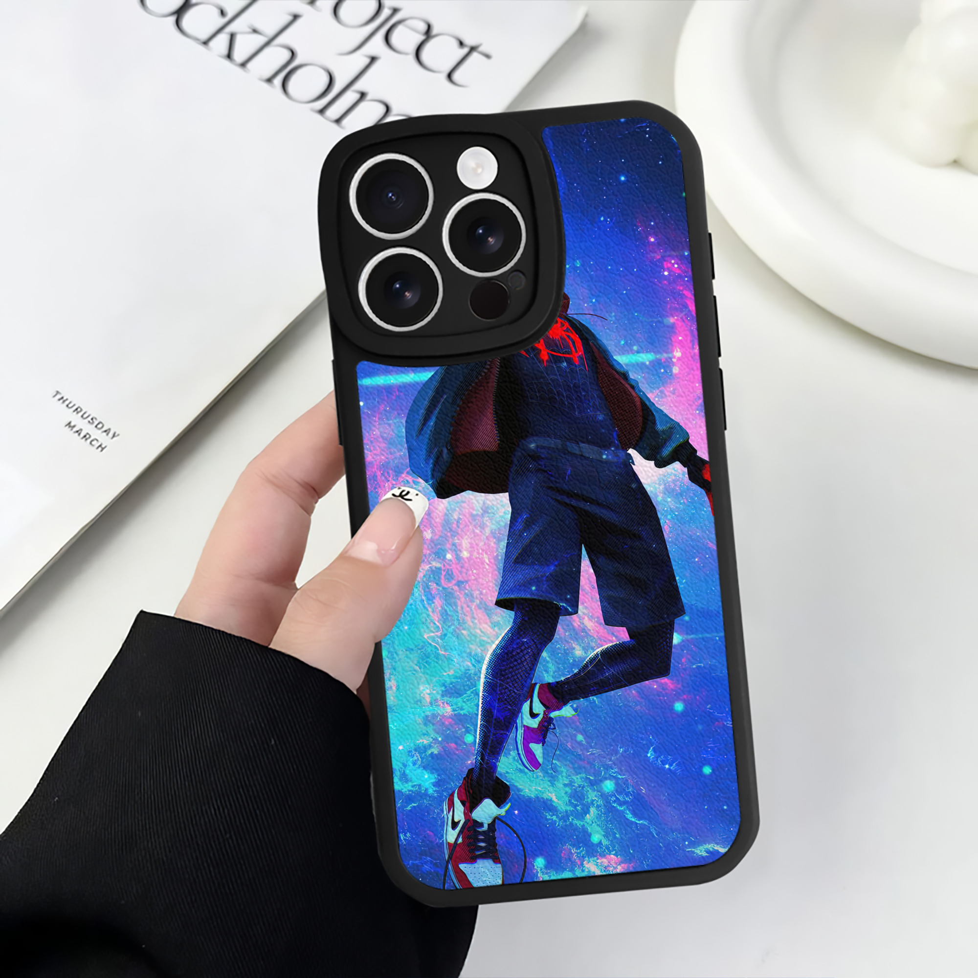 Spider Man スパイダーマン 【iPhone 16シリーズ対応】シリコンスマホケース（レザー調） 材質：シリコン